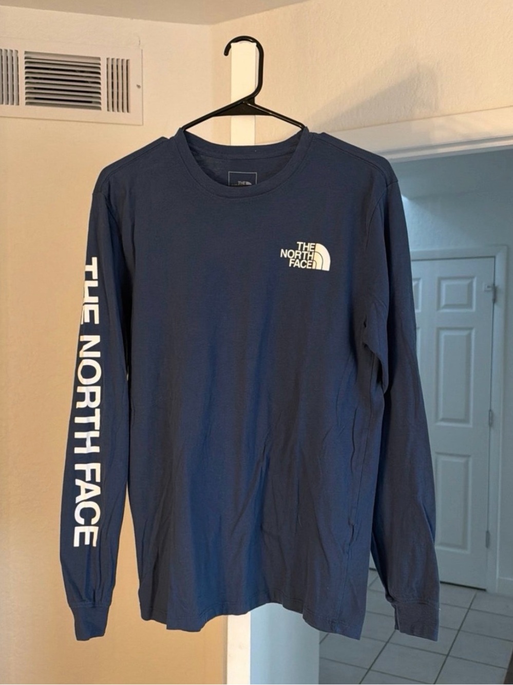 The North Face Long Sleeve Shirt. Men’s Size Small